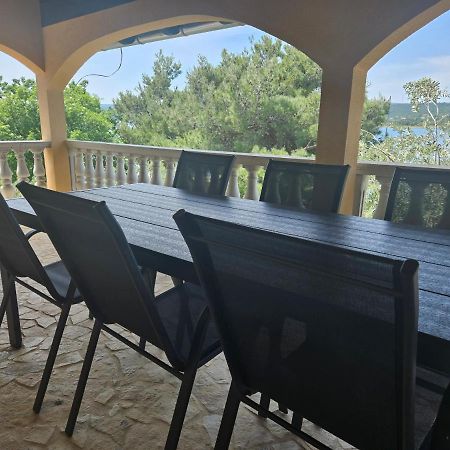 Villa Punta Blava: Beachfront Family Retreat with Sea Views Obrovac Exterior photo