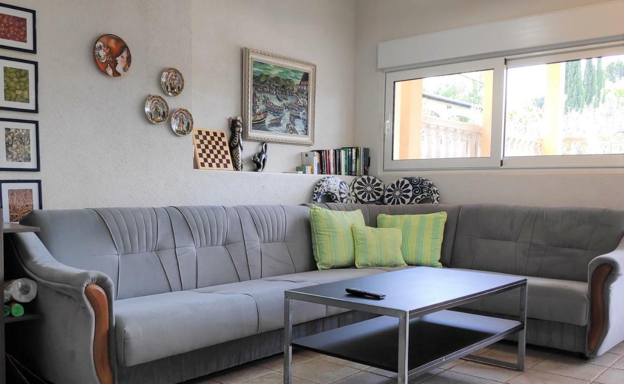 Villa Punta Blava: Beachfront Family Retreat with Sea Views Obrovac Exterior photo