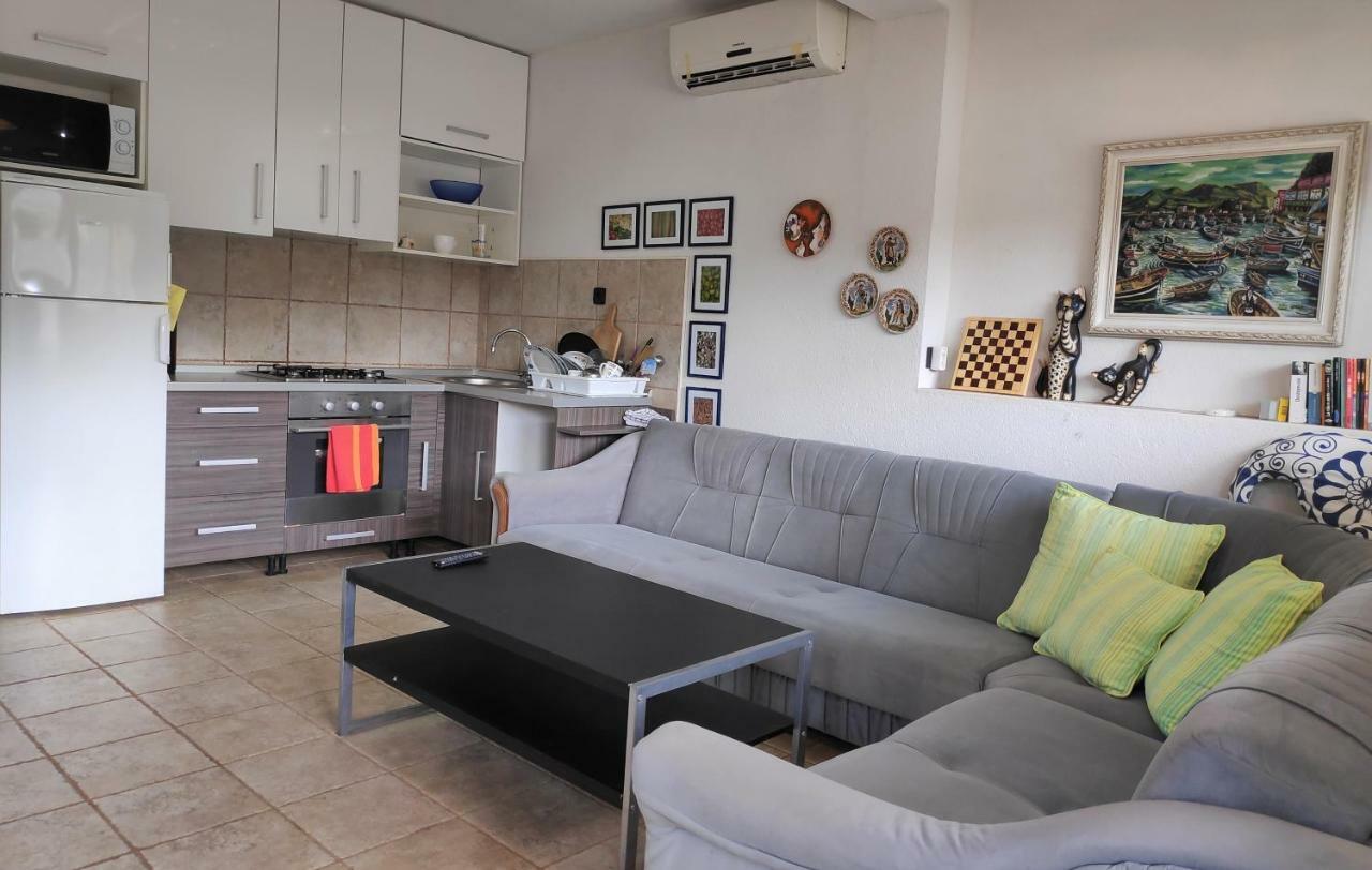 Villa Punta Blava: Beachfront Family Retreat with Sea Views Obrovac Exterior photo