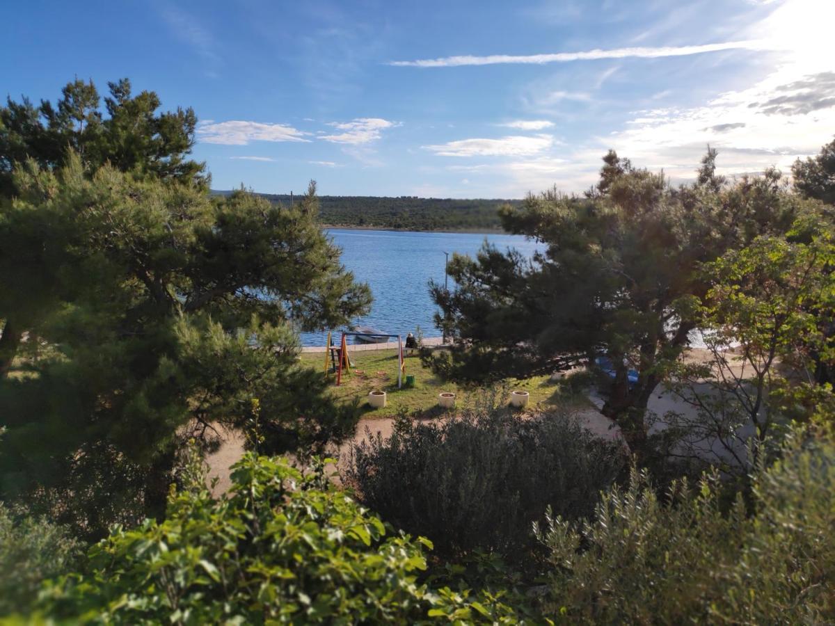 Villa Punta Blava: Beachfront Family Retreat with Sea Views Obrovac Exterior photo